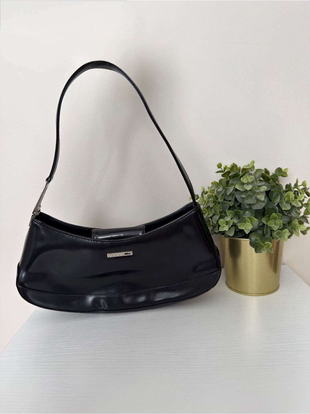 Vintage Y2K GUESS Black Crescent Baguette Shoulder Bag